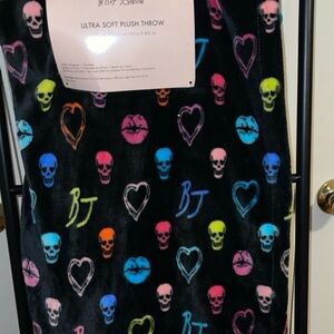 Betsey Johnson Colorful Skull Plush Throw 50x70